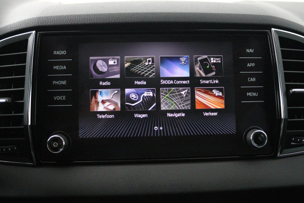 Škoda Karoq 1.5 TSI ACT Style Business (PANORAMADAK, CRUISE ADAPTIEF, PARKEERSENSOREN, STOELVERWARMING, NAVIGATIE, AUTOMAAT)