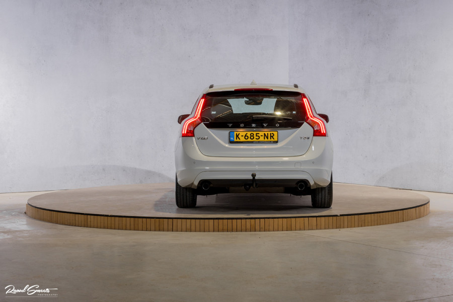 Volvo V60 1.5 T3 Momentum | Automaat | Cruise control | Keyless entry | Achterbank verwarmt | Trekhaak |