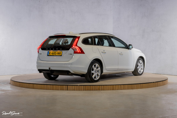 Volvo V60 1.5 T3 Momentum | Automaat | Cruise control | Keyless entry | Achterbank verwarmt | Trekhaak |