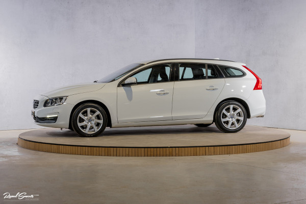 Volvo V60 1.5 T3 Momentum | Automaat | Cruise control | Keyless entry | Achterbank verwarmt | Trekhaak |