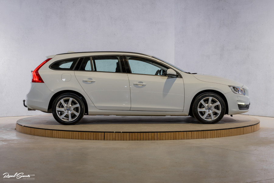 Volvo V60 1.5 T3 Momentum | Automaat | Cruise control | Keyless entry | Achterbank verwarmt | Trekhaak |