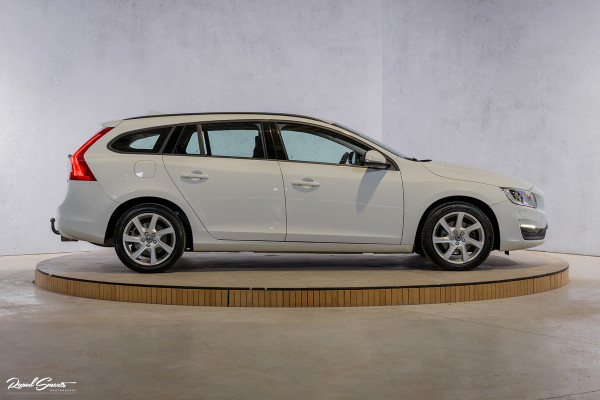Volvo V60 1.5 T3 Momentum | Automaat | Cruise control | Keyless entry | Achterbank verwarmt | Trekhaak |