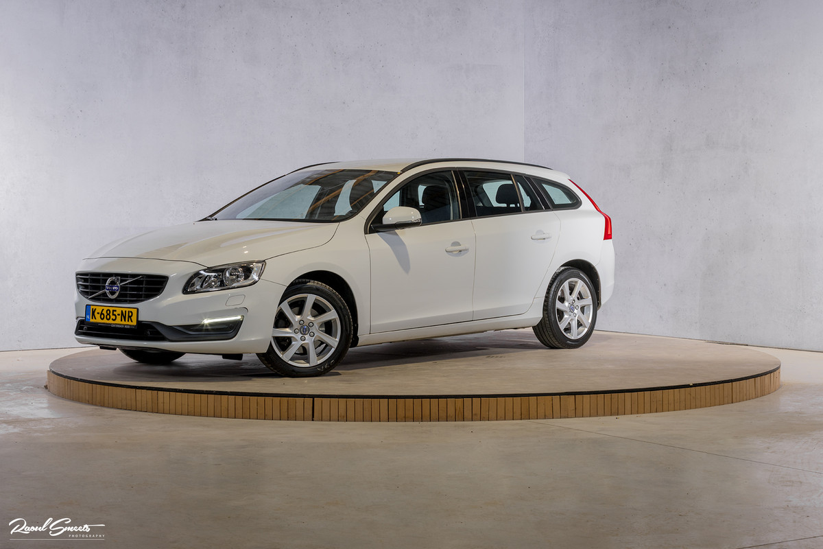 Volvo V60 1.5 T3 Momentum | Automaat | Cruise control | Keyless entry | Achterbank verwarmt | Trekhaak | Volvo V60 1.5 T3 Momentum | Automaat | Cruise control | Keyless entry | Achterbank verwarmt | Trekhaak |