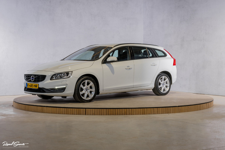 Volvo V60 1.5 T3 Momentum | Automaat | Cruise control | Keyless entry | Achterbank verwarmt | Trekhaak |
