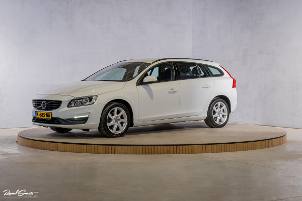 Volvo V60 1.5 T3 Momentum | Automaat | Cruise control | Keyless entry | Achterbank verwarmt | Trekhaak |