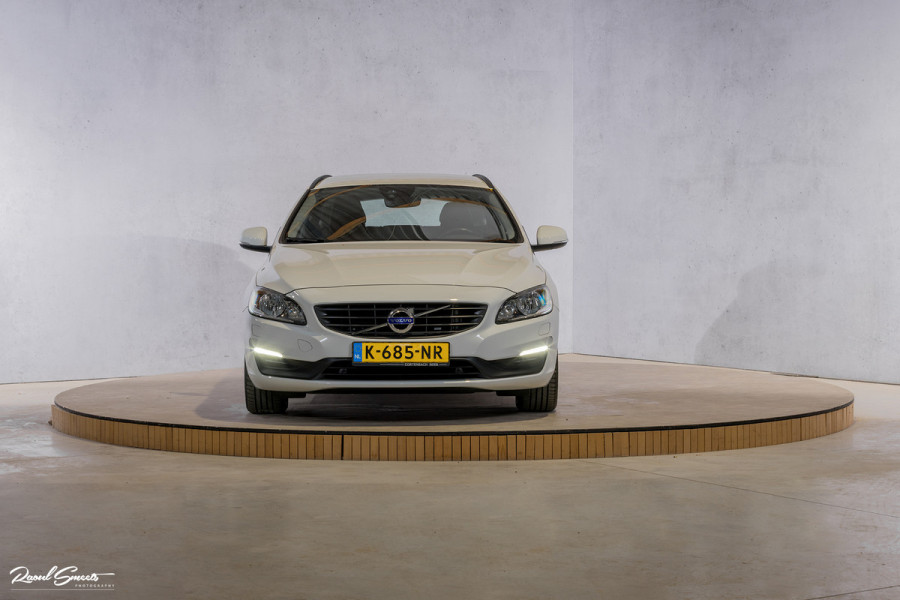 Volvo V60 1.5 T3 Momentum | Automaat | Cruise control | Keyless entry | Achterbank verwarmt | Trekhaak |