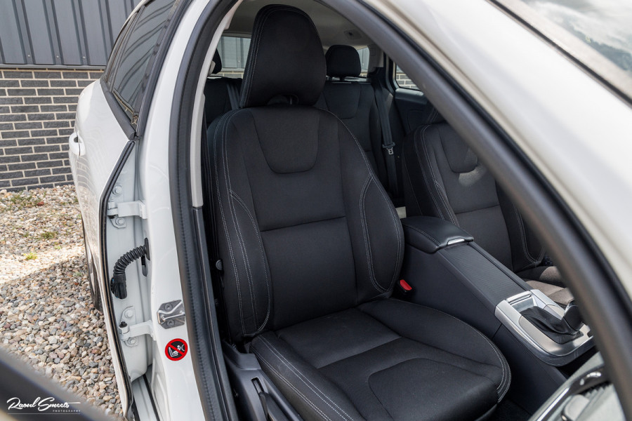 Volvo V60 1.5 T3 Momentum | Automaat | Cruise control | Keyless entry | Achterbank verwarmt | Trekhaak |