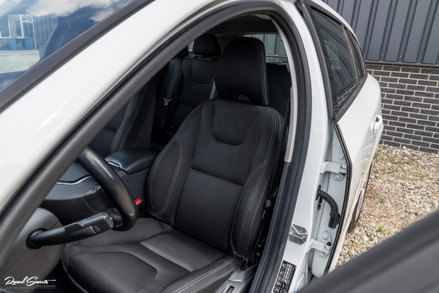 Volvo V60 1.5 T3 Momentum | Automaat | Cruise control | Keyless entry | Achterbank verwarmt | Trekhaak |