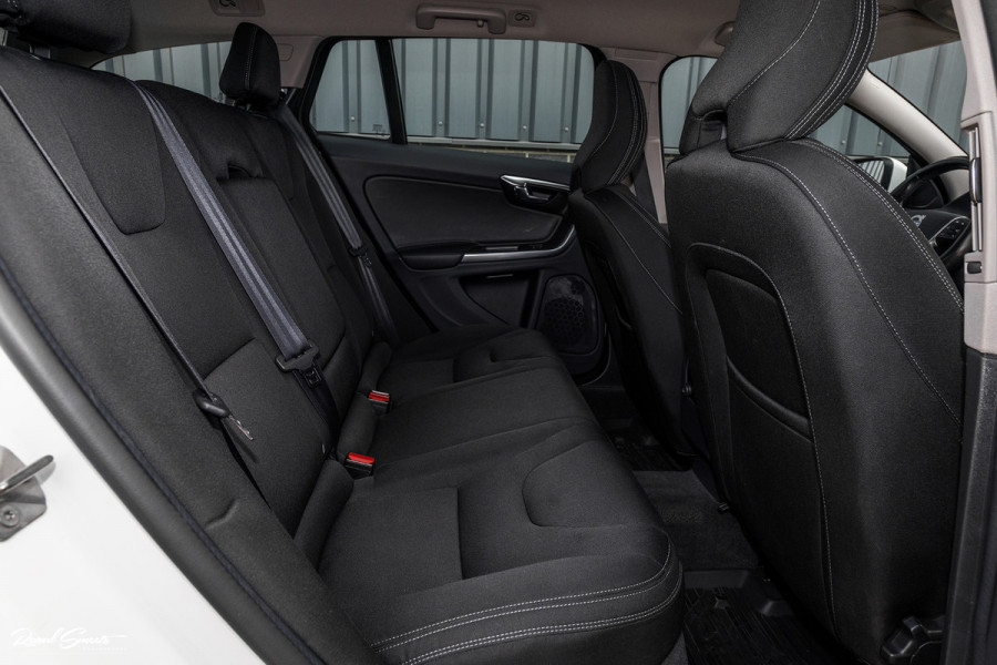 Volvo V60 1.5 T3 Momentum | Automaat | Cruise control | Keyless entry | Achterbank verwarmt | Trekhaak |