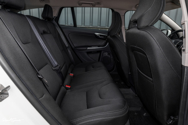 Volvo V60 1.5 T3 Momentum | Automaat | Cruise control | Keyless entry | Achterbank verwarmt | Trekhaak |