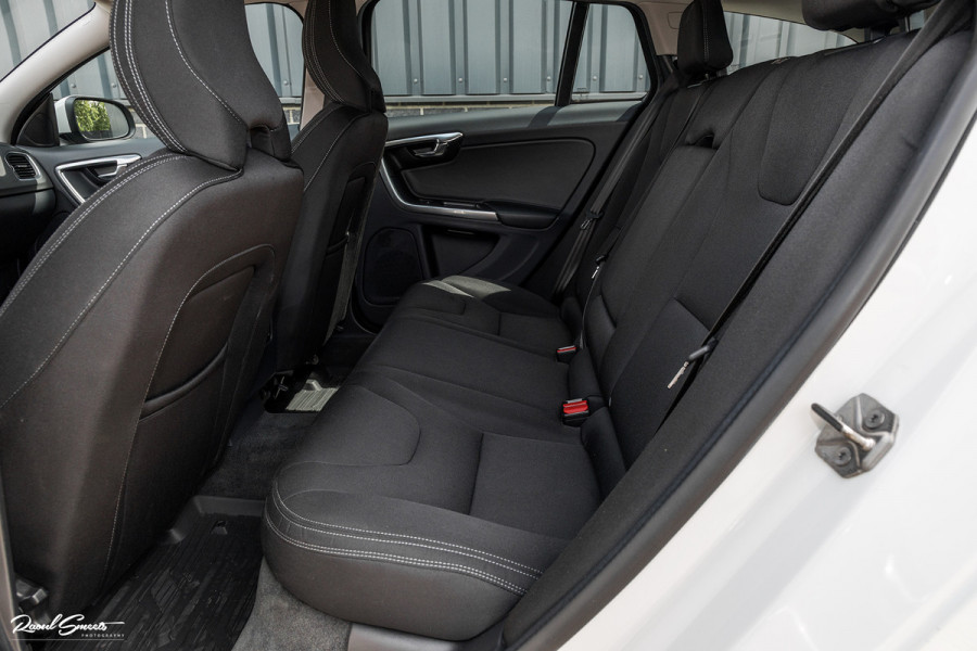 Volvo V60 1.5 T3 Momentum | Automaat | Cruise control | Keyless entry | Achterbank verwarmt | Trekhaak |