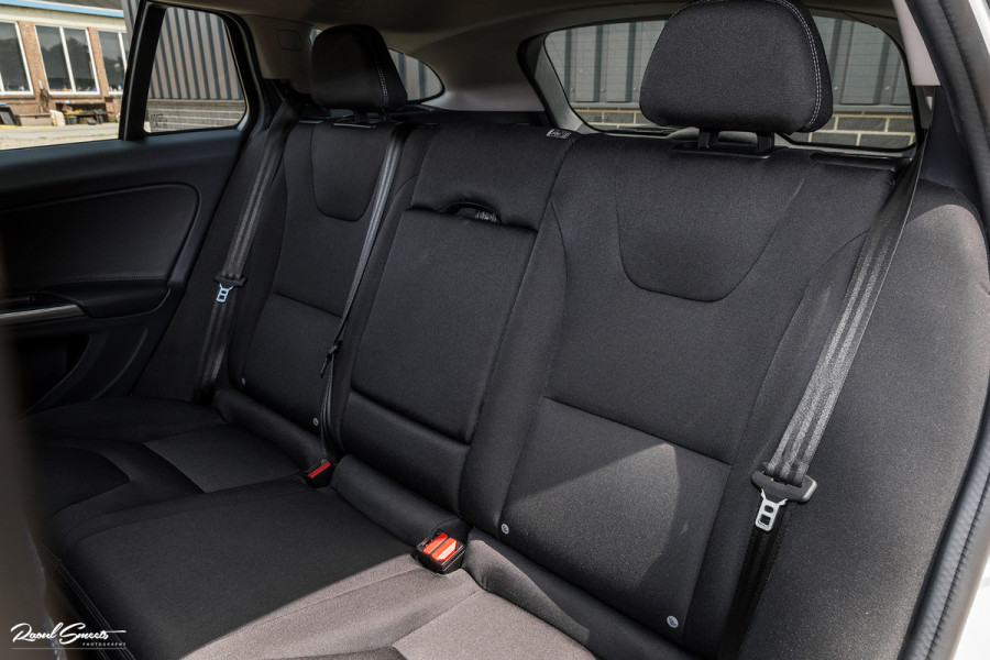 Volvo V60 1.5 T3 Momentum | Automaat | Cruise control | Keyless entry | Achterbank verwarmt | Trekhaak |