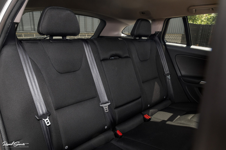 Volvo V60 1.5 T3 Momentum | Automaat | Cruise control | Keyless entry | Achterbank verwarmt | Trekhaak |