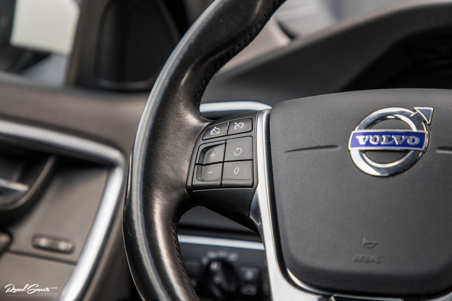 Volvo V60 1.5 T3 Momentum | Automaat | Cruise control | Keyless entry | Achterbank verwarmt | Trekhaak |