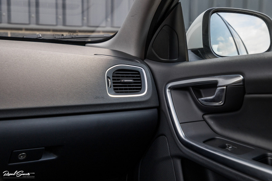 Volvo V60 1.5 T3 Momentum | Automaat | Cruise control | Keyless entry | Achterbank verwarmt | Trekhaak |