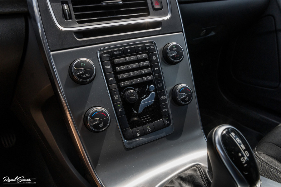 Volvo V60 1.5 T3 Momentum | Automaat | Cruise control | Keyless entry | Achterbank verwarmt | Trekhaak |