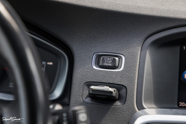 Volvo V60 1.5 T3 Momentum | Automaat | Cruise control | Keyless entry | Achterbank verwarmt | Trekhaak |