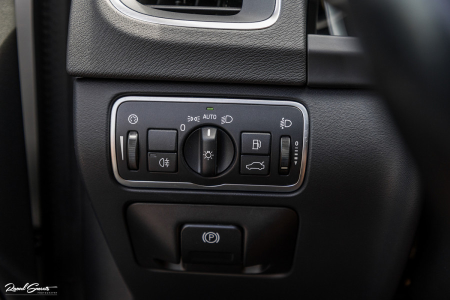 Volvo V60 1.5 T3 Momentum | Automaat | Cruise control | Keyless entry | Achterbank verwarmt | Trekhaak |