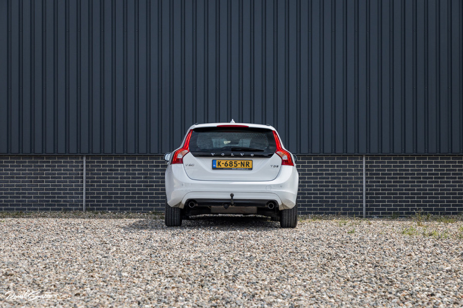 Volvo V60 1.5 T3 Momentum | Automaat | Cruise control | Keyless entry | Achterbank verwarmt | Trekhaak |