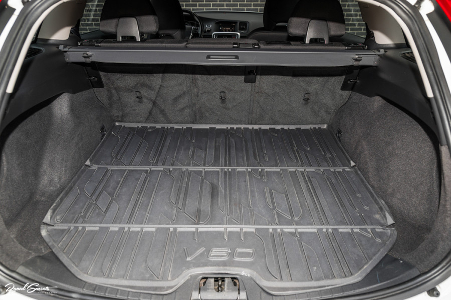 Volvo V60 1.5 T3 Momentum | Automaat | Cruise control | Keyless entry | Achterbank verwarmt | Trekhaak |