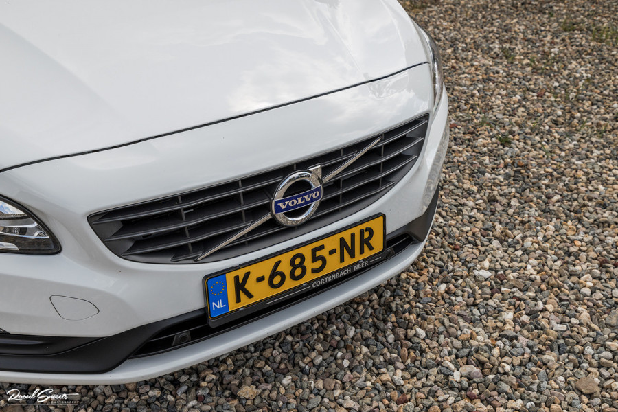 Volvo V60 1.5 T3 Momentum | Automaat | Cruise control | Keyless entry | Achterbank verwarmt | Trekhaak |