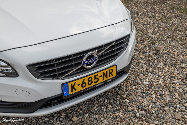 Volvo V60 1.5 T3 Momentum | Automaat | Cruise control | Keyless entry | Achterbank verwarmt | Trekhaak |