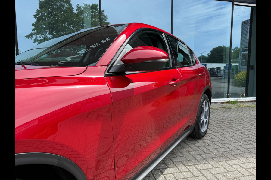 Alfa Romeo Stelvio 2.0 T AWD Super - Automaat - Leder - Navi - Parkeerhulp