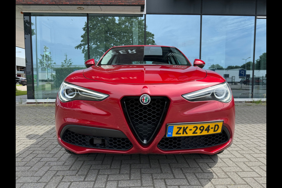 Alfa Romeo Stelvio 2.0 T AWD Super - Automaat - Leder - Navi - Parkeerhulp