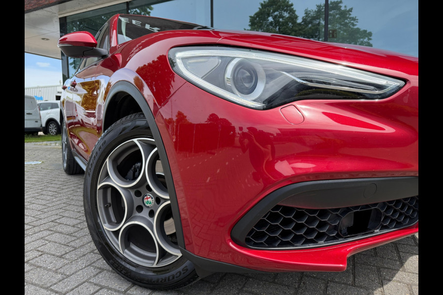 Alfa Romeo Stelvio 2.0 T AWD Super - Automaat - Leder - Navi - Parkeerhulp