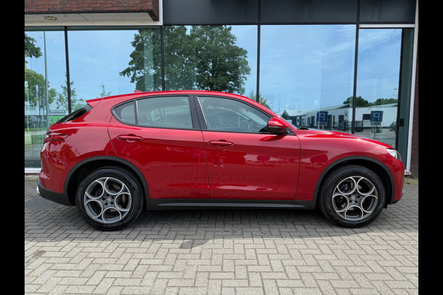 Alfa Romeo Stelvio 2.0 T AWD Super - Automaat - Leder - Navi - Parkeerhulp