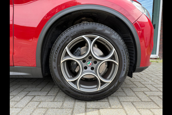 Alfa Romeo Stelvio 2.0 T AWD Super - Automaat - Leder - Navi - Parkeerhulp