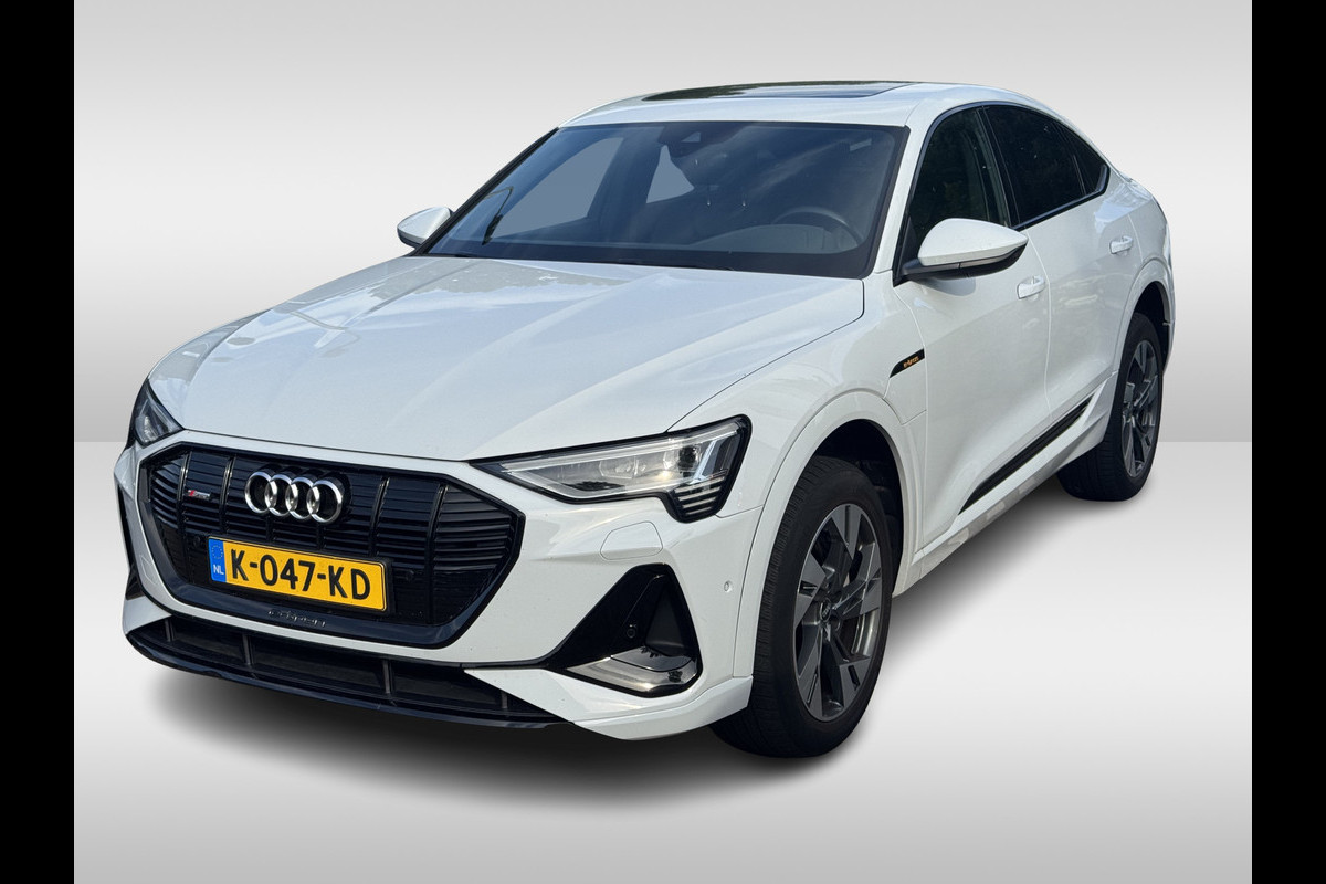 Audi e-tron Sportback 50 quattro S edition 71 kWh / Panoramadak / Camera / Luchtvering / 20'' / Leder&Alcantara / DAB / ACC / Navigatie / Stoelverwarming Audi e-tron Sportback 50 quattro S edition 71 kWh / Panoramadak / Camera / Luchtvering / 20'' / Leder&Alcantara / DAB / ACC / Navigatie / Stoelverwarming