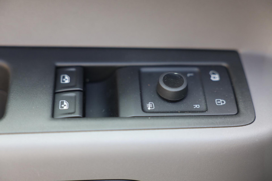 Volkswagen ID. Buzz Cargo 77 kWh / Acc / AUT / Camera / 3 Zits / Schuifdeur / Elek Pakket / Pdc / Led / MAXTON
