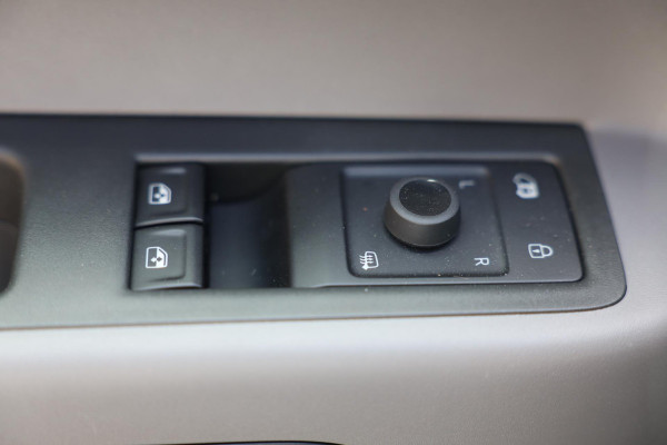 Volkswagen ID. Buzz Cargo 77 kWh / Acc / AUT / Camera / 3 Zits / Schuifdeur / Elek Pakket / Pdc / Led / MAXTON
