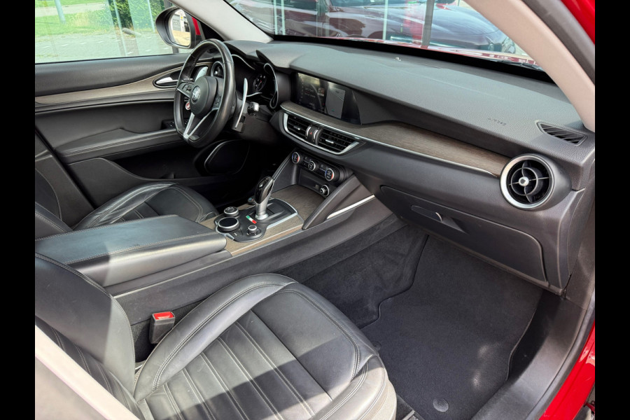 Alfa Romeo Stelvio 2.0 T AWD Super - Automaat - Leder - Navi - Parkeerhulp