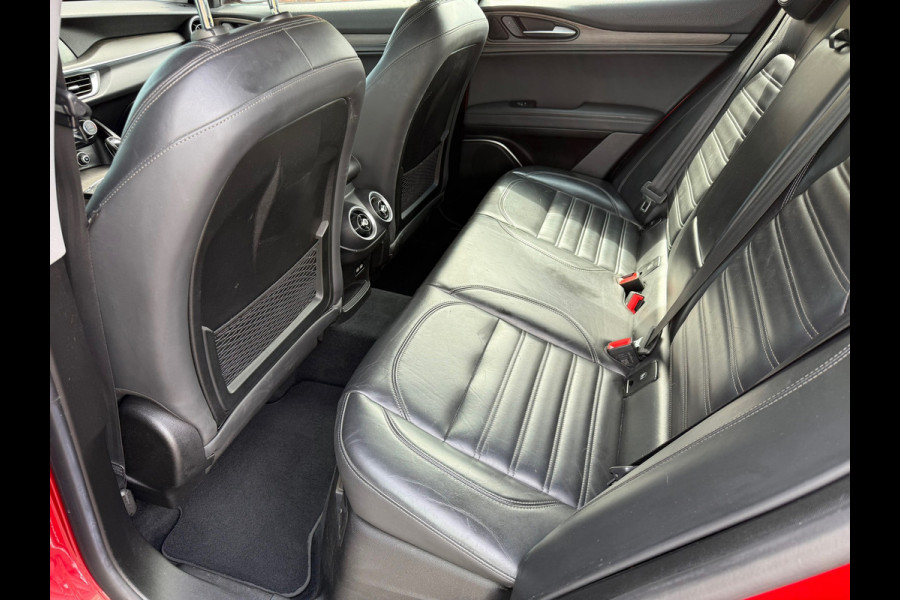 Alfa Romeo Stelvio 2.0 T AWD Super - Automaat - Leder - Navi - Parkeerhulp