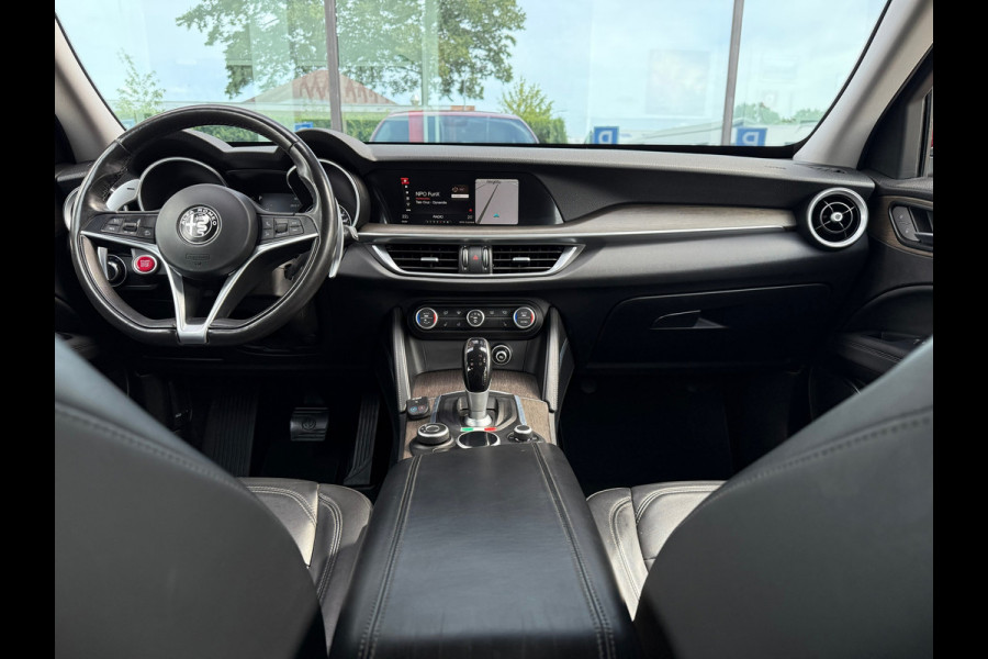 Alfa Romeo Stelvio 2.0 T AWD Super - Automaat - Leder - Navi - Parkeerhulp