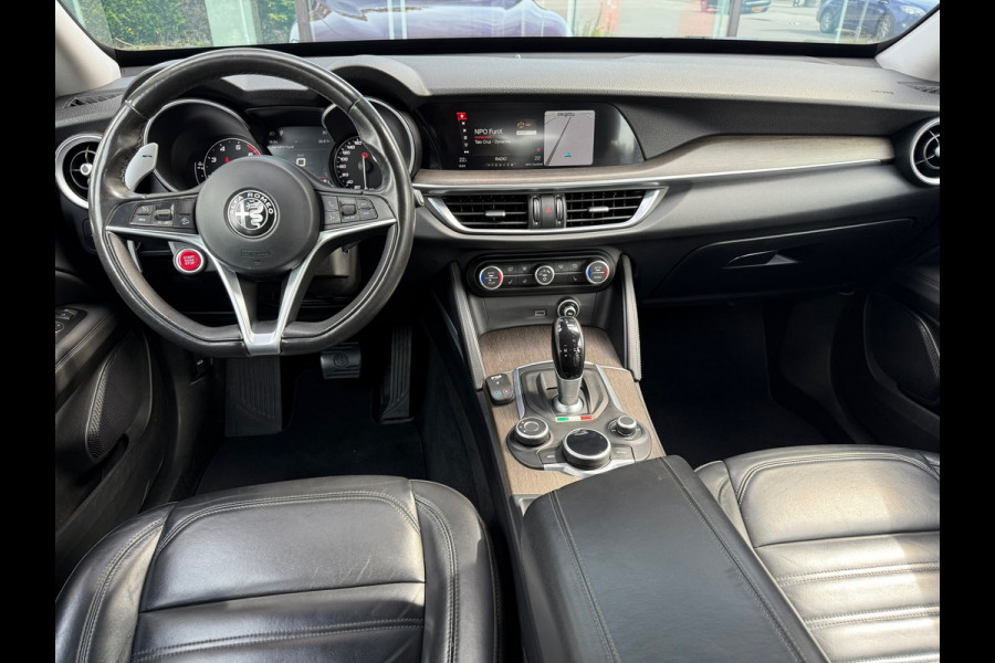 Alfa Romeo Stelvio 2.0 T AWD Super - Automaat - Leder - Navi - Parkeerhulp
