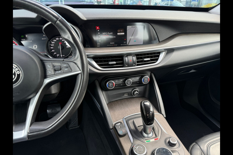 Alfa Romeo Stelvio 2.0 T AWD Super - Automaat - Leder - Navi - Parkeerhulp