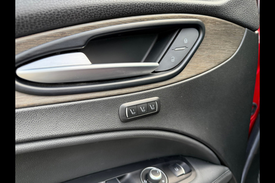 Alfa Romeo Stelvio 2.0 T AWD Super - Automaat - Leder - Navi - Parkeerhulp
