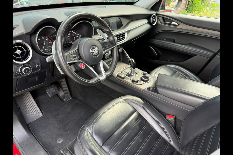 Alfa Romeo Stelvio 2.0 T AWD Super - Automaat - Leder - Navi - Parkeerhulp