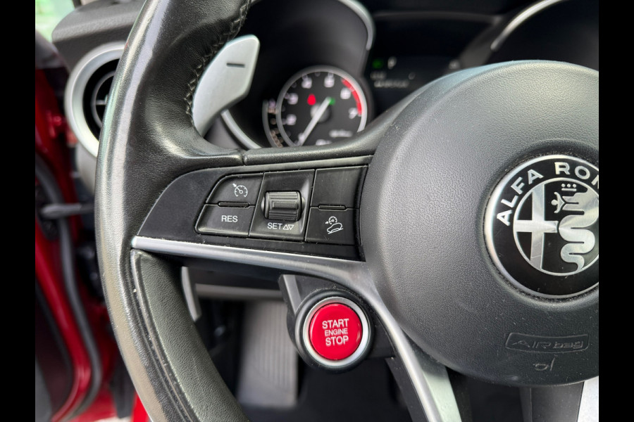 Alfa Romeo Stelvio 2.0 T AWD Super - Automaat - Leder - Navi - Parkeerhulp