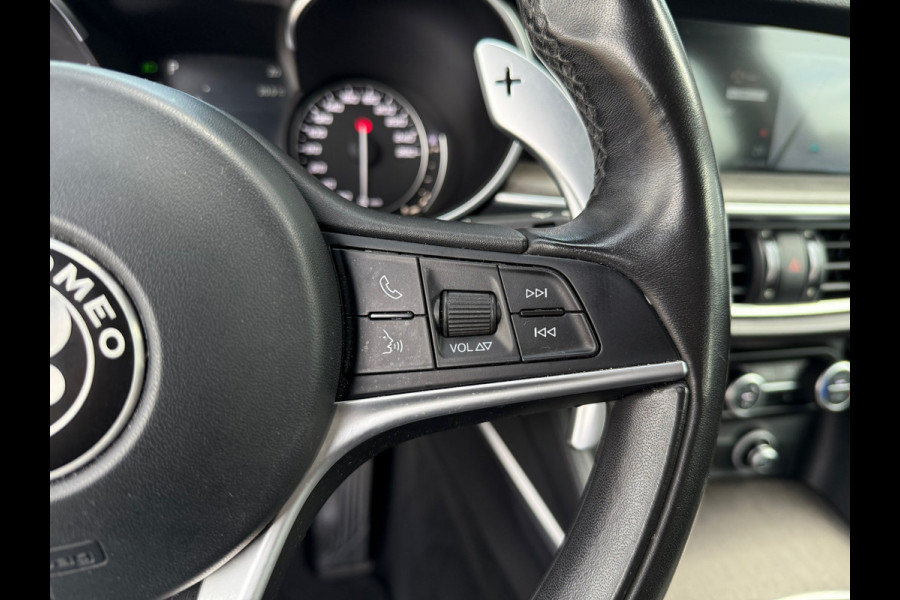 Alfa Romeo Stelvio 2.0 T AWD Super - Automaat - Leder - Navi - Parkeerhulp