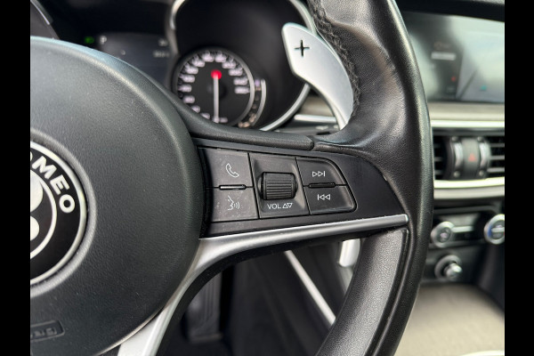 Alfa Romeo Stelvio 2.0 T AWD Super - Automaat - Leder - Navi - Parkeerhulp