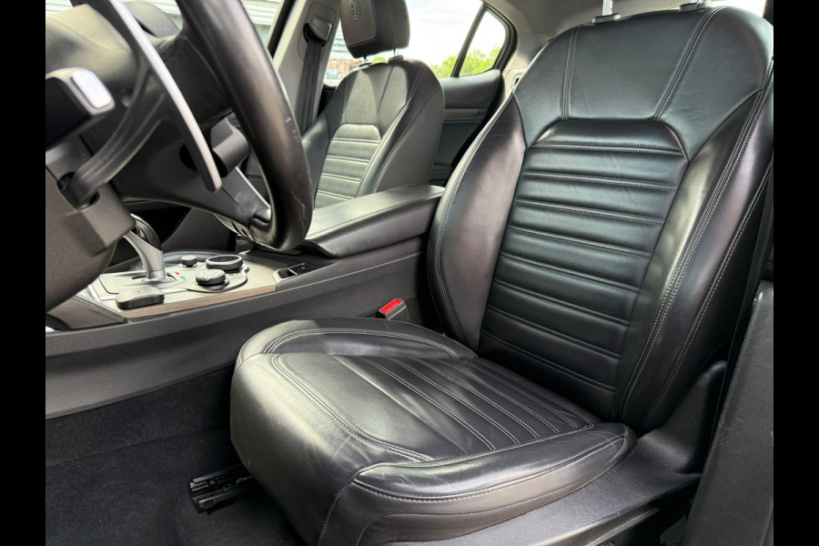 Alfa Romeo Stelvio 2.0 T AWD Super - Automaat - Leder - Navi - Parkeerhulp
