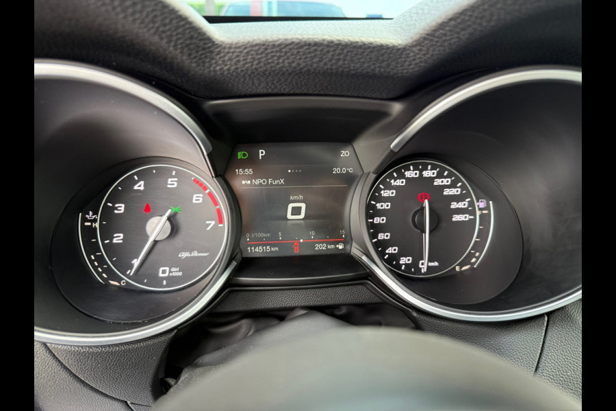 Alfa Romeo Stelvio 2.0 T AWD Super - Automaat - Leder - Navi - Parkeerhulp