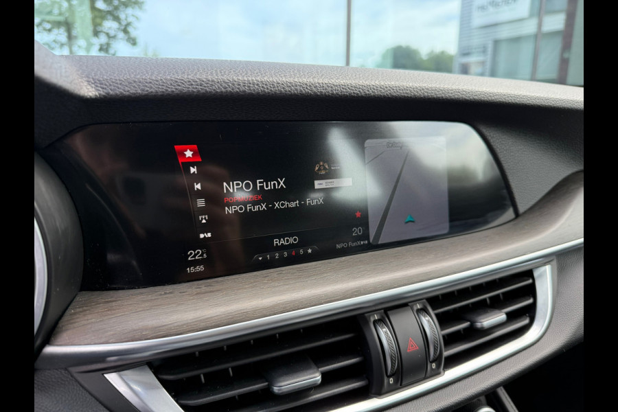 Alfa Romeo Stelvio 2.0 T AWD Super - Automaat - Leder - Navi - Parkeerhulp