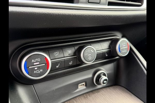 Alfa Romeo Stelvio 2.0 T AWD Super - Automaat - Leder - Navi - Parkeerhulp