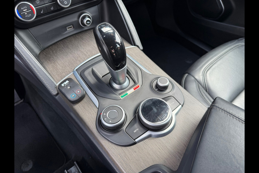 Alfa Romeo Stelvio 2.0 T AWD Super - Automaat - Leder - Navi - Parkeerhulp