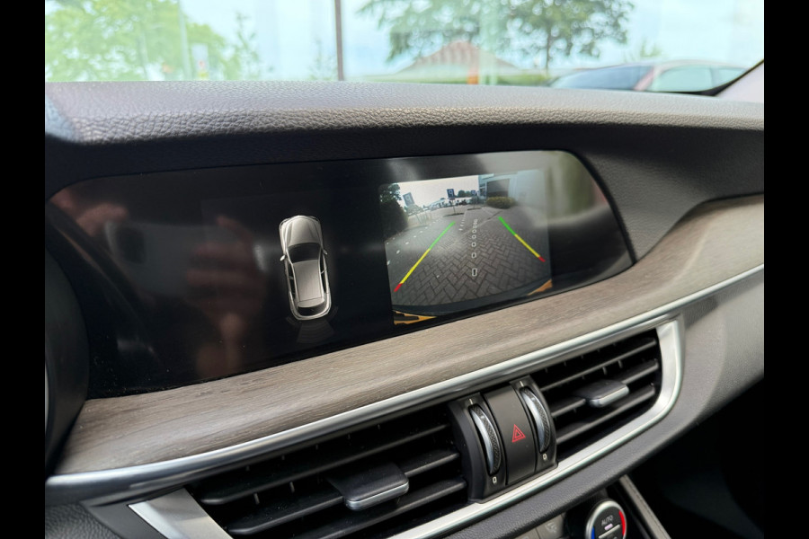 Alfa Romeo Stelvio 2.0 T AWD Super - Automaat - Leder - Navi - Parkeerhulp